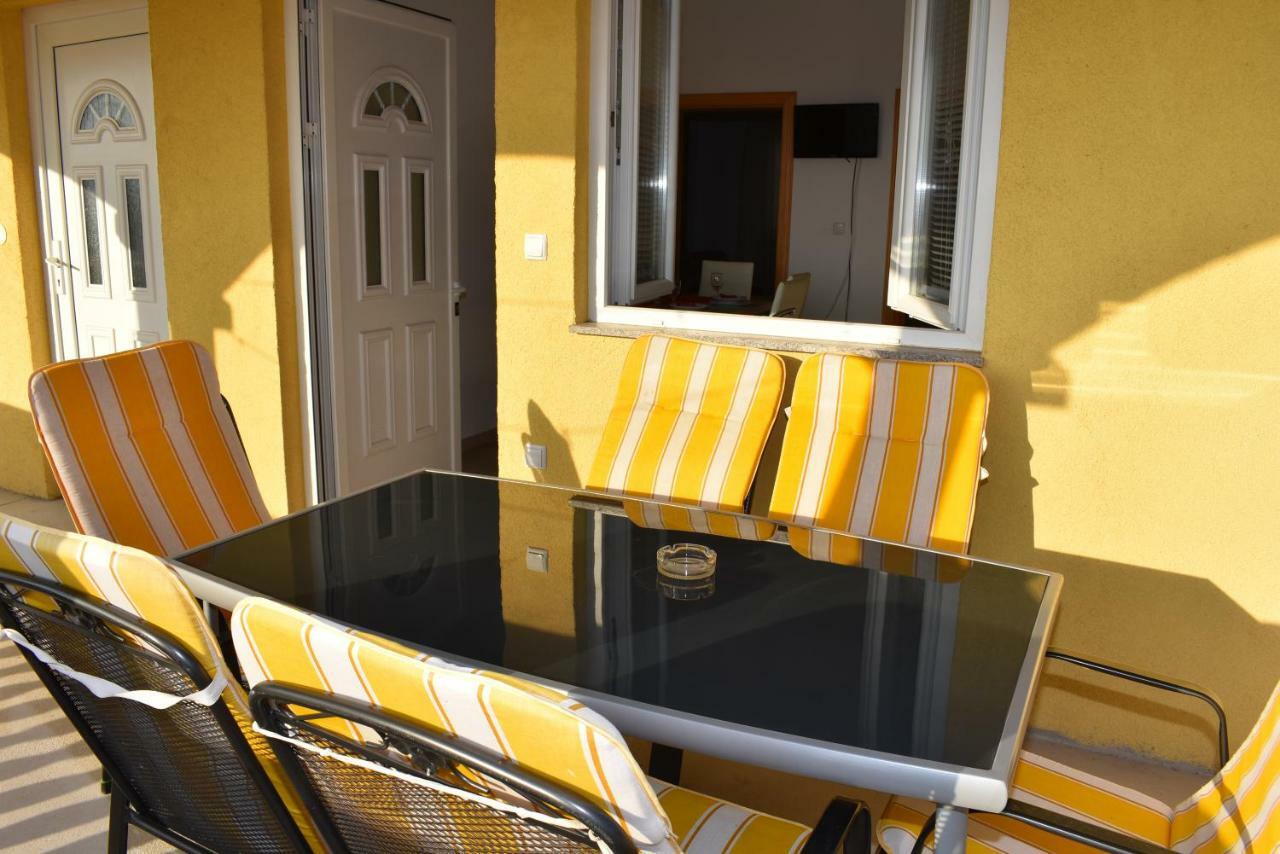 Apartmani Kulas Pakoštane Esterno foto
